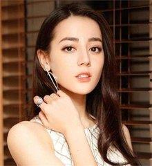 吃瓜视频神似迪丽热巴,瓜界女神再现!吃瓜视频中的迪丽热巴神似度爆表